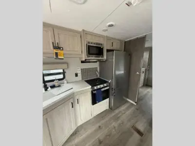 2025 Coachmen Catalina Destination Series 40BHTS2Q photo 12