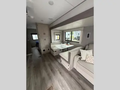 2025 Coachmen Catalina Destination Series 40BHTS2Q photo 9