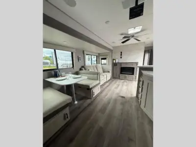 2025 Coachmen Catalina Destination Series 40BHTS2Q photo 17