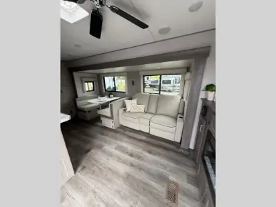 2025 Coachmen Catalina Destination Series 40BHTS2Q photo 7