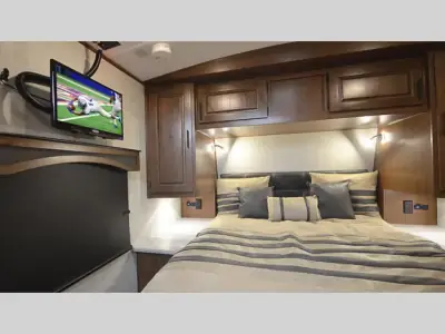 2025 Outdoors Timber Ridge Titanium Series 28BKS photo 5