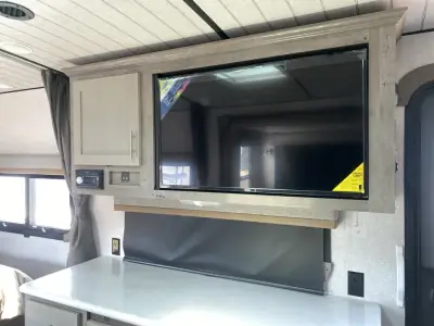 2027 Northwood Mfg ARCTIC FOX NXT 24SK photo 19