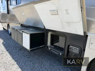 2006 Fleetwood Discovery 39S photo 11