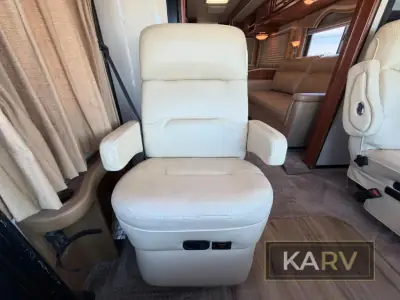 2006 Fleetwood Discovery 39S photo 18