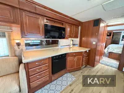 2006 Fleetwood Discovery 39S photo 23
