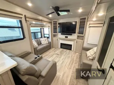 2022 Forest River Rockwood Signature Ultra Lite 8298KS photo 12