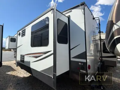 2022 Forest River Rockwood Signature Ultra Lite 8298KS photo 4