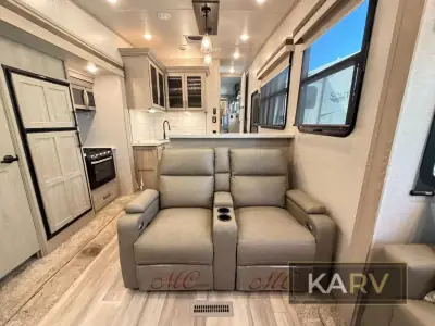 2022 Forest River Rockwood Signature Ultra Lite 8298KS photo 16