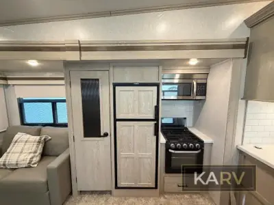 2022 Forest River Rockwood Signature Ultra Lite 8298KS photo 11