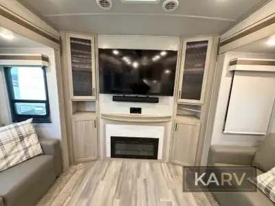 2022 Forest River Rockwood Signature Ultra Lite 8298KS photo 14