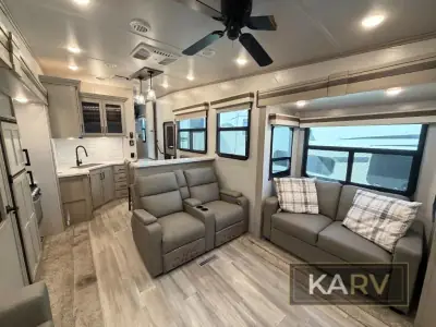 2022 Forest River Rockwood Signature Ultra Lite 8298KS photo 18