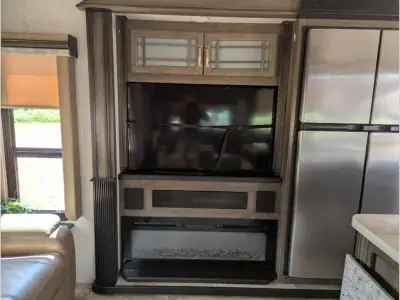 2018 Keystone Montana 3950BR photo 9