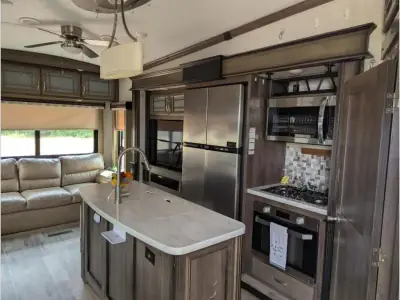 2018 Keystone Montana 3950BR photo 6