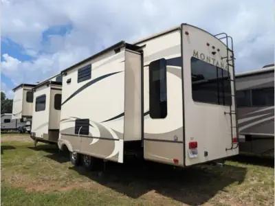 2018 Keystone Montana 3950BR photo 4