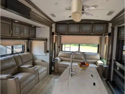 2018 Keystone Montana 3950BR photo 8