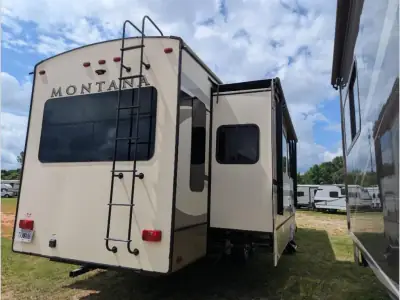 2018 Keystone Montana 3950BR photo 5