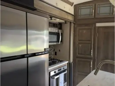 2018 Keystone Montana 3950BR photo 13