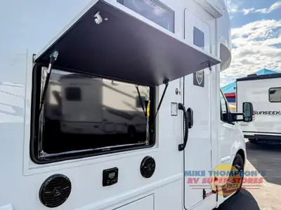 2026 Grand Design Lineage Series M photo 8