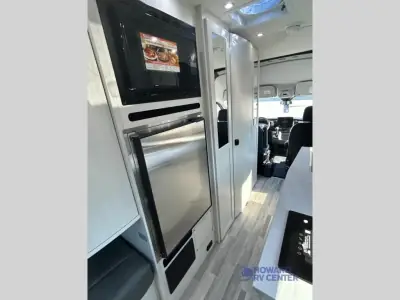 2026 Pleasure-Way Ontour 2.2 AWD photo 43
