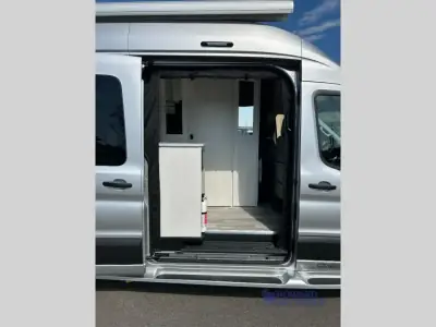 2026 Pleasure-Way Ontour 2.2 AWD photo 8