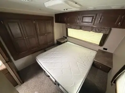 2019 Forest River Flagstaff Lite 27RLWS photo 26