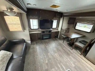 2019 Forest River Flagstaff Lite 27RLWS photo 38
