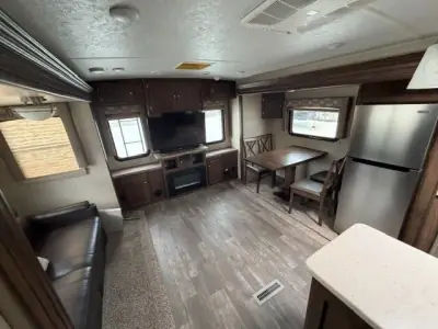 2019 Forest River Flagstaff Lite 27RLWS photo 31