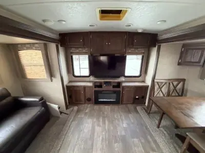 2019 Forest River Flagstaff Lite 27RLWS photo 12