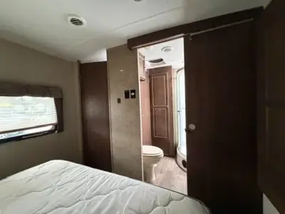 2019 Forest River Flagstaff Lite 27RLWS photo 25