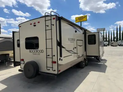 2018 Forest River Rockwood Signature 8324BS-W photo 5