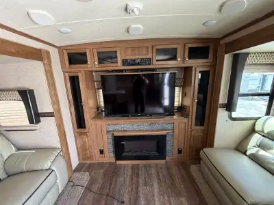 2018 Forest River Rockwood Signature 8324BS-W photo 18