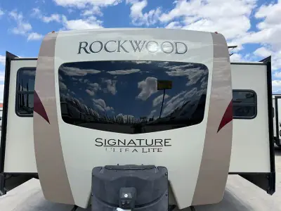 2018 Forest River Rockwood Signature 8324BS-W photo 2