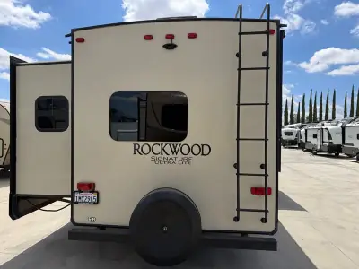 2018 Forest River Rockwood Signature 8324BS-W photo 6