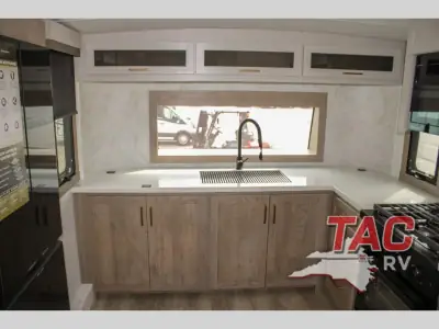 2027 Forest River Rockwood Signature 290SFK photo 10