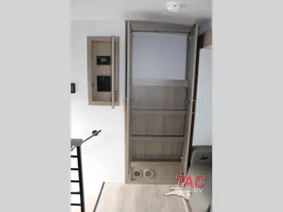 2027 Forest River Rockwood Signature 290SFK photo 18