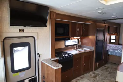2015 Coachmen Pursuit 27KB photo 10