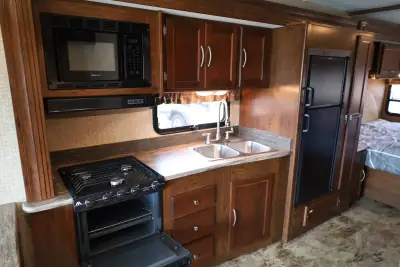 2015 Coachmen Pursuit 27KB photo 12