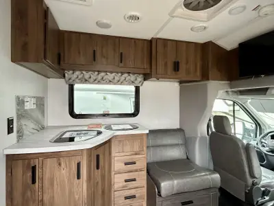 2021 Forest River Sunseeker TS2380 photo 9