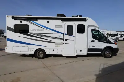 2021 Forest River Sunseeker TS2380 photo 3