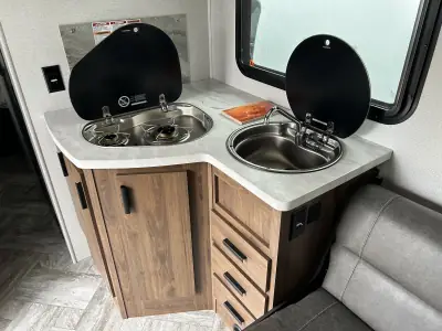 2021 Forest River Sunseeker TS2380 photo 11