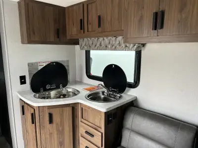 2021 Forest River Sunseeker TS2380 photo 10