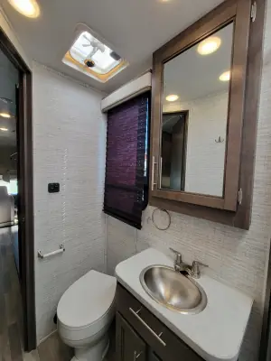 2025 Entegra Coach Odyssey SE 22C photo 17