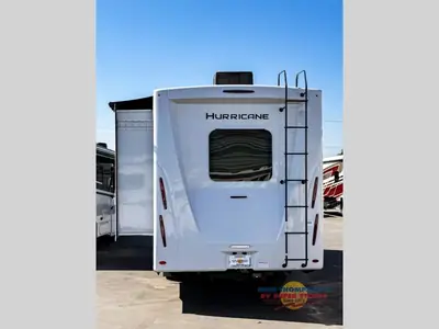 2026 Thor Motor Coach Hurricane photo 5