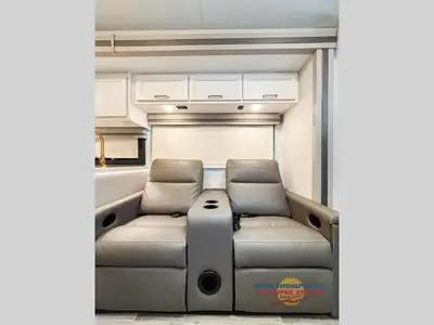 2026 Thor Motor Coach Hurricane photo 21