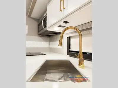2026 Thor Motor Coach Hurricane photo 24