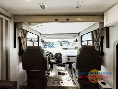 2026 Thor Motor Coach Hurricane photo 12