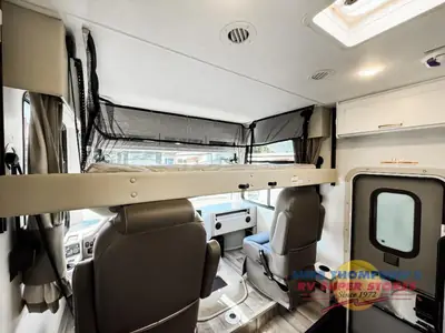 2026 Thor Motor Coach Hurricane photo 14