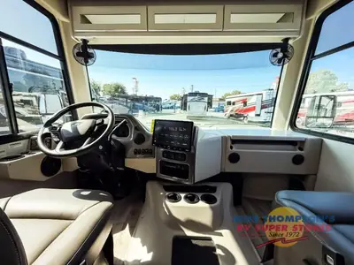 2026 Thor Motor Coach Hurricane photo 11
