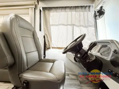 2026 Thor Motor Coach Hurricane photo 9