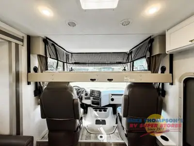 2026 Thor Motor Coach Hurricane photo 13